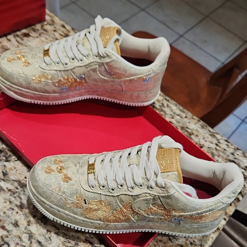 Floral Embroidered Sneakers Nike - Picture 8 of 8